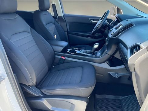 Used 2017 Ford Edge SE image 19