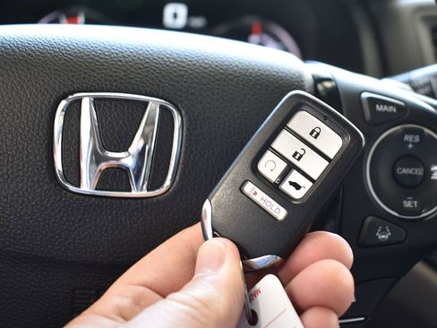 Used 2016 Honda Pilot Elite image 12