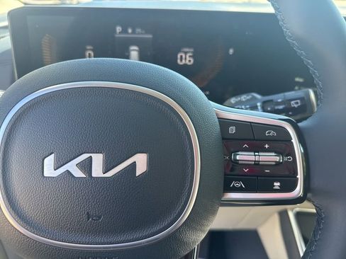 New 2026 Kia Carnival EX image 34