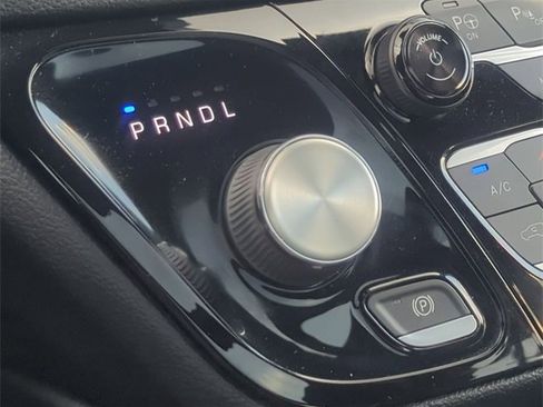 Certified 2022 Chrysler Pacifica Limited w/ Uconnect Theater Family Group image 21