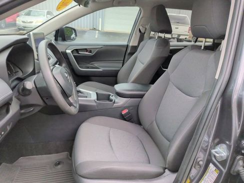 Used 2025 Toyota RAV4 XLE FWD image 15