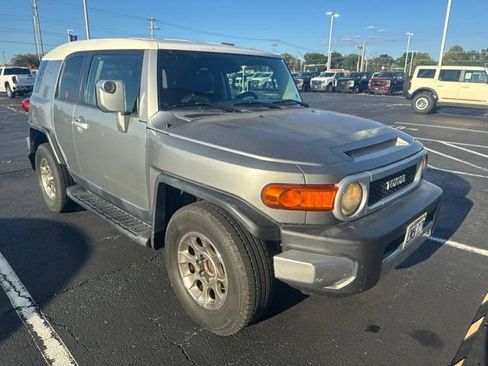 Used 2012 Toyota FJ Cruiser 2WD image 3