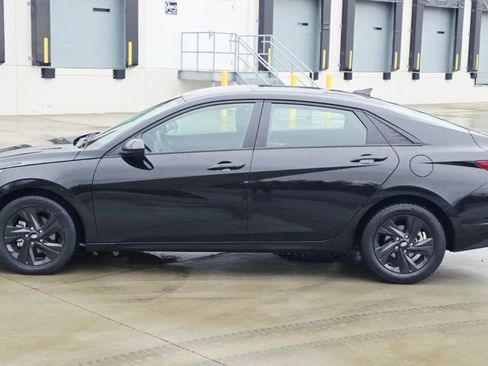 Used 2023 Hyundai Elantra SEL w/ Cargo Package image 2