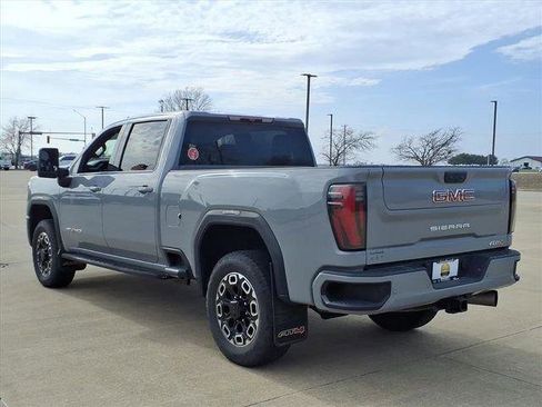 Used 2024 GMC Sierra 2500 AT4 image 3