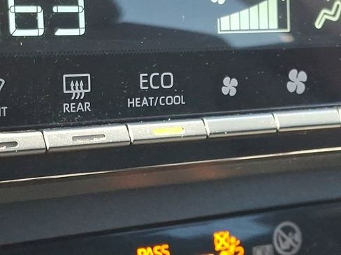 Used 2025 Toyota RAV4 XLE AWD/4WD image 25