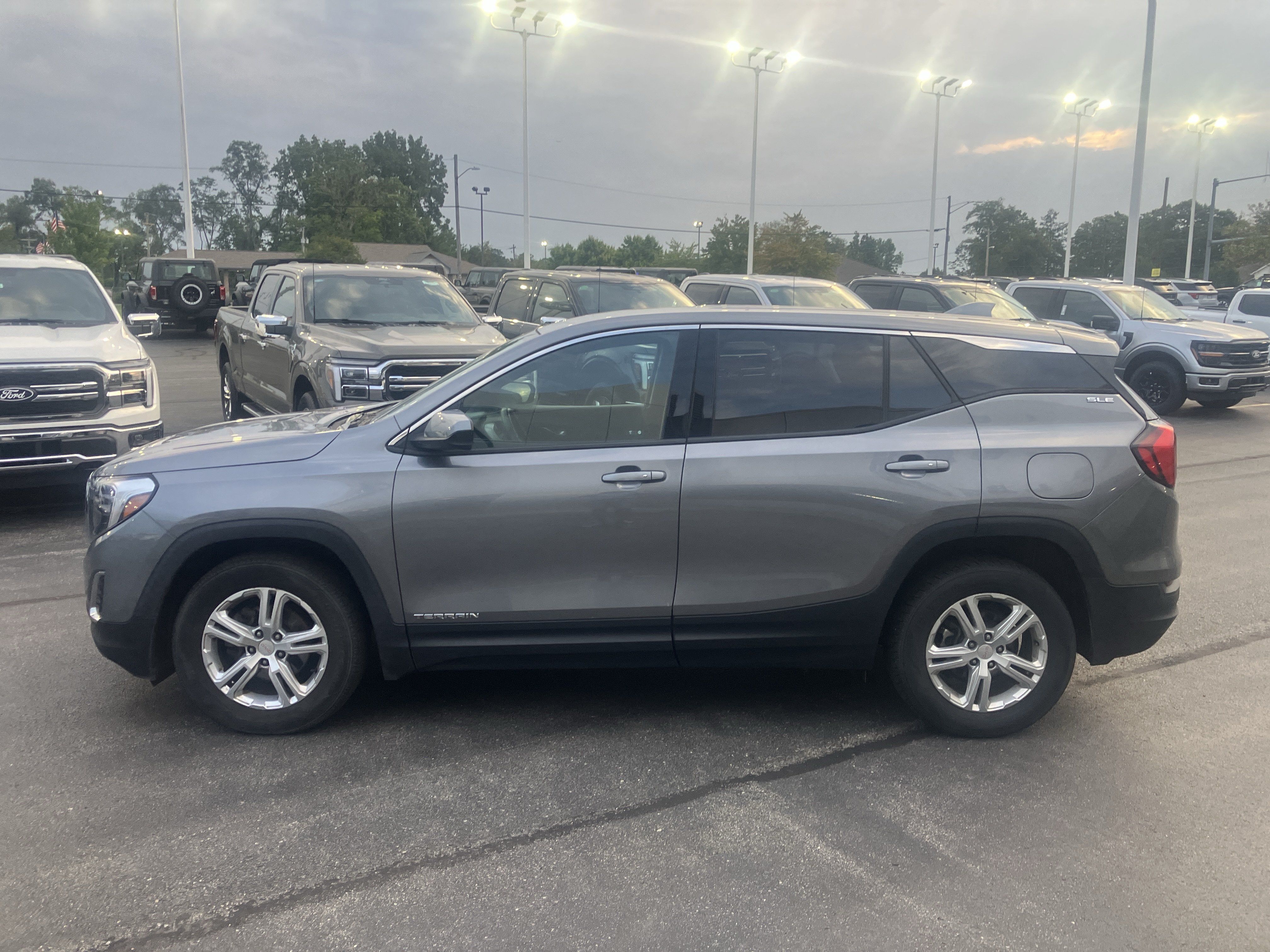 Used 2020 GMC Terrain SLE FWD image 4