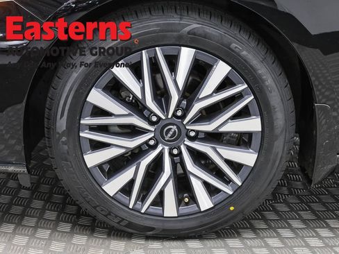Used 2023 Nissan Altima 2.5 SV w/ SV Premium Package FWD image 32