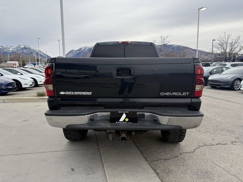 Used 2005 Chevrolet Silverado 2500 LT w/ Heavy-Duty Power Package image 6