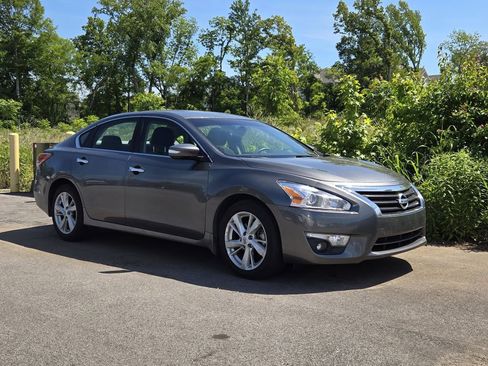 Used 2014 Nissan Altima 2.5 SV w/ Convenience Package FWD image 1
