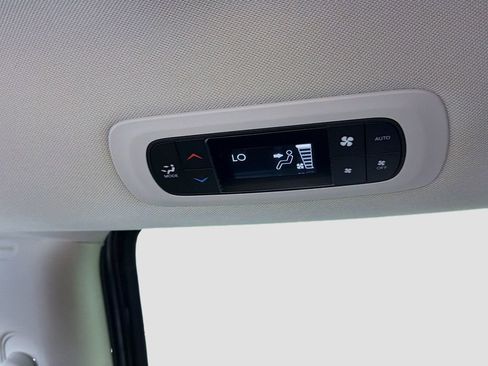 Used 2023 Chrysler Pacifica Touring-L AWD/4WD image 40