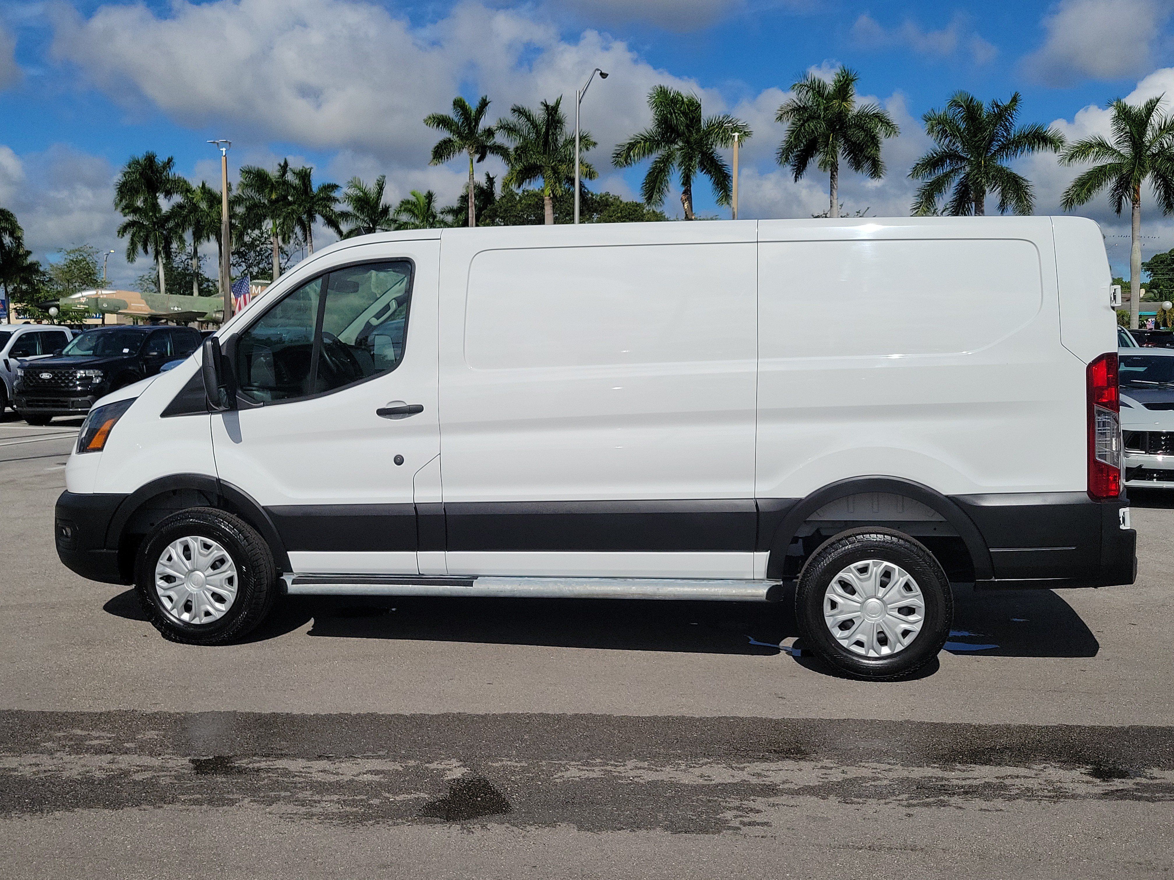 Used 2025 Ford Transit 250 Low Roof w/ Exterior Upgrade Package RWD image 8