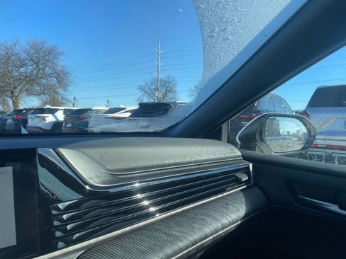 Used 2025 Toyota Camry SE image 35