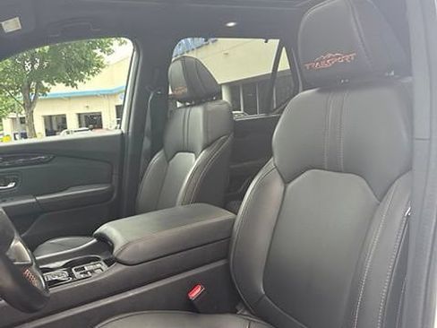 Used 2023 Honda Pilot TrailSport image 5