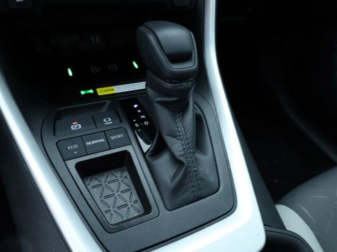 Used 2025 Toyota RAV4 XLE image 9