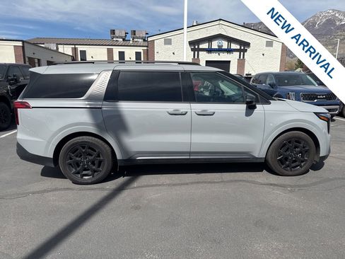 Used 2025 Kia Carnival SX Prestige image 8