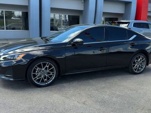Used 2024 Nissan Altima 2.0 SR FWD image 3