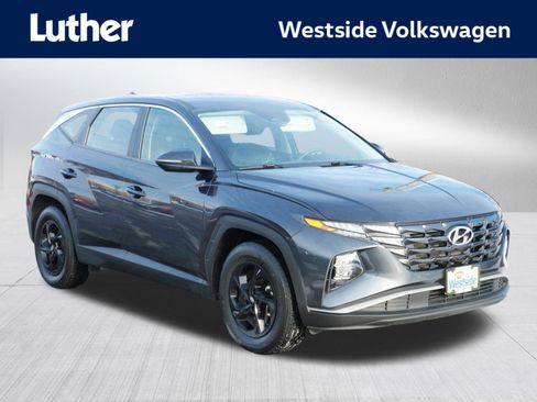 Used 2022 Hyundai Tucson SE image 1