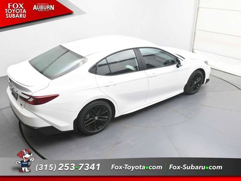 Used 2025 Toyota Camry SE w/ Convenience Package FWD image 31