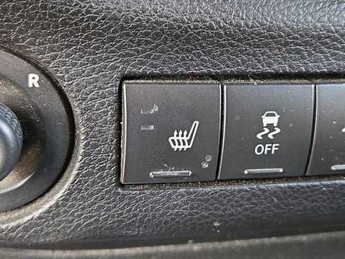 Used 2011 Jeep Wrangler Sahara w/ Dual Top Group image 30