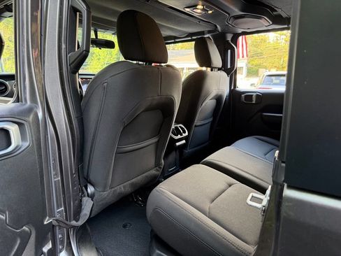 Used 2023 Jeep Wrangler Unlimited AWD/4WD image 33