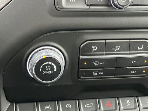 Used 2025 Chevrolet Silverado 1500 Custom image 29