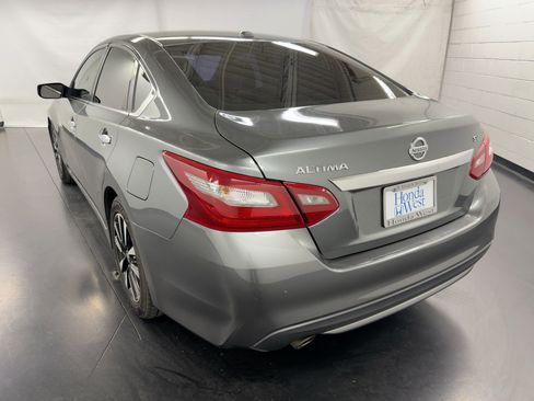 Used 2018 Nissan Altima 2.5 SV image 3