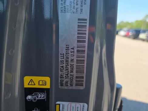 Used 2021 Jeep Wrangler Unlimited Sahara AWD/4WD image 30