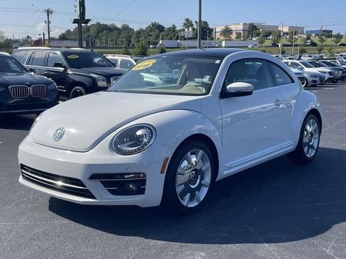 Used 2018 Volkswagen Beetle 2.0T SE w/ SE Premium Package FWD image 3