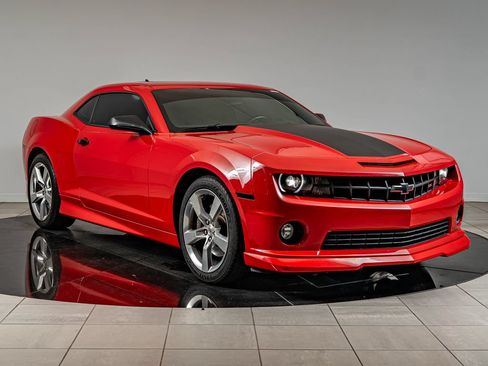 Used 2010 Chevrolet Camaro SS RWD image 3