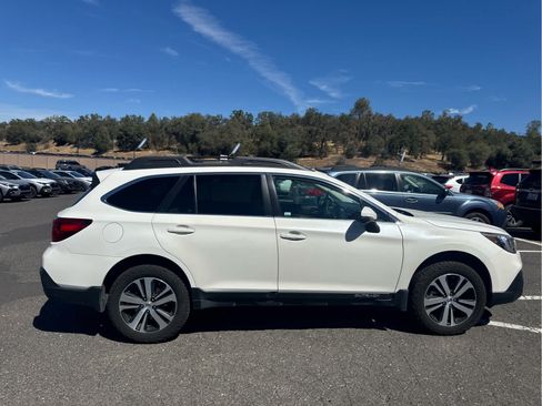 Used 2018 Subaru Outback 2.5i Limited AWD/4WD image 4