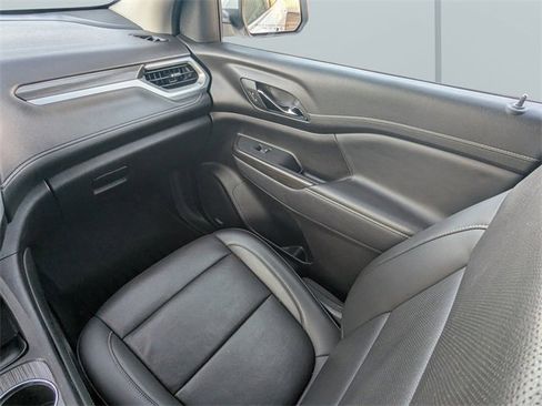 Used 2023 GMC Acadia SLT image 18