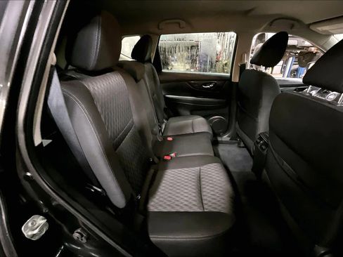 Used 2019 Nissan Rogue SV image 17