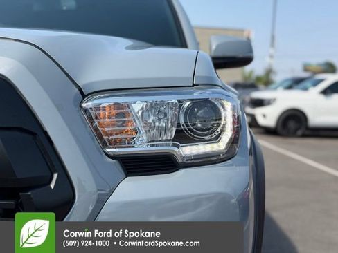 Used 2019 Toyota Tacoma TRD Off-Road w/ Technology Package AWD/4WD image 8