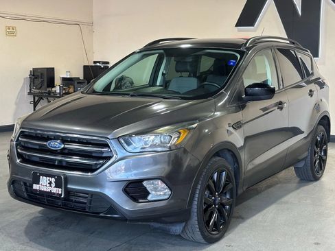 Used 2017 Ford Escape SE w/ SE Sport Appearance Package image 1