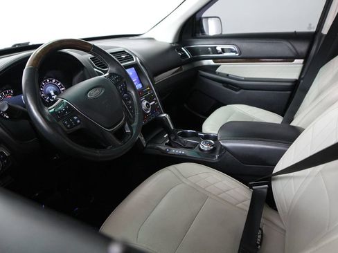 Used 2018 Ford Explorer Platinum AWD/4WD image 6