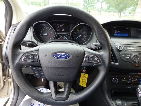 Used 2018 Ford Focus SE FWD image 21