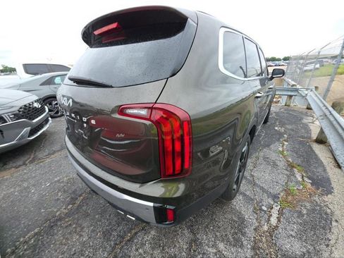 Used 2024 Kia Telluride S w/ S Sunroof Package FWD image 9