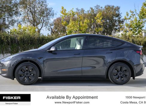 Used 2024 Tesla Model Y Long Range AWD/4WD image 2