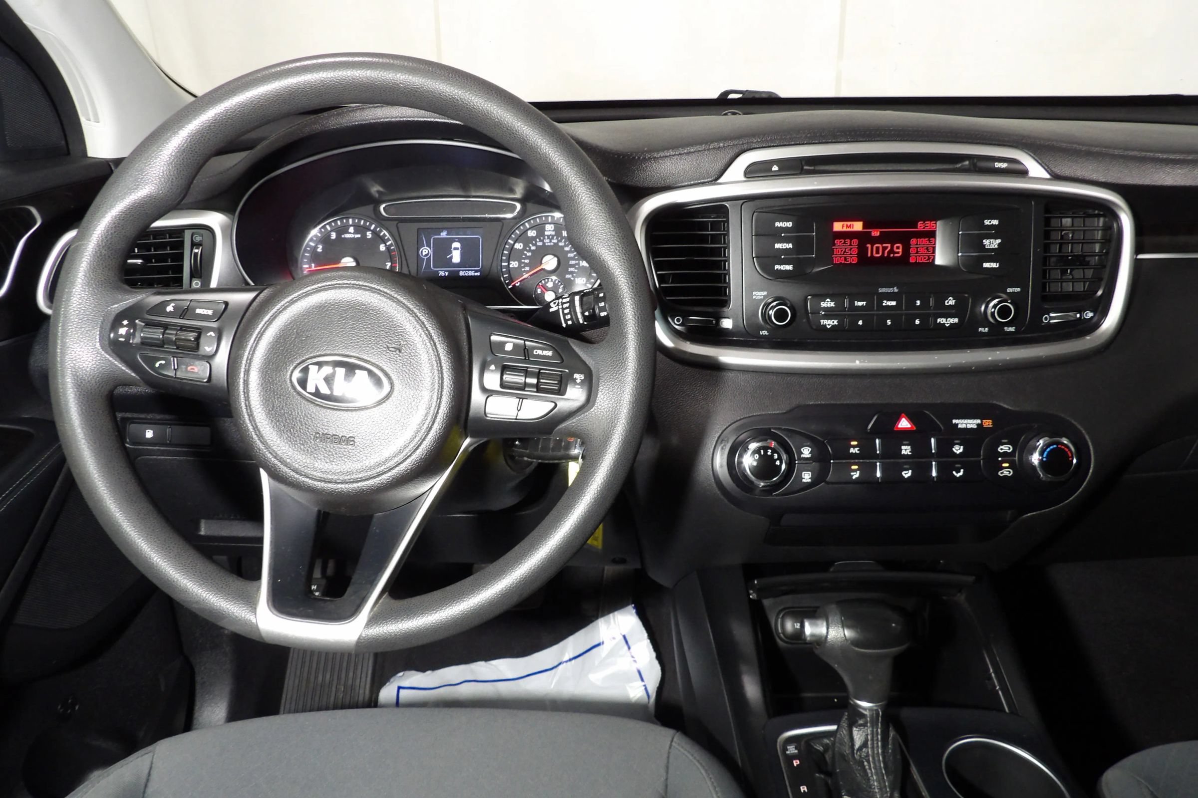 Used 2017 Kia Sorento L FWD image 11