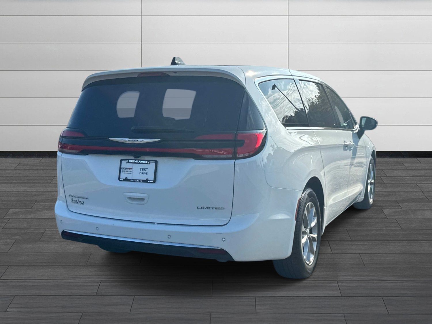 Used 2026 Chrysler Pacifica Limited FWD image 5