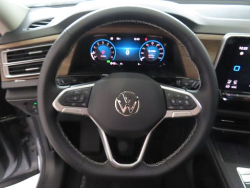 New 2026 Volkswagen Atlas SE image 16