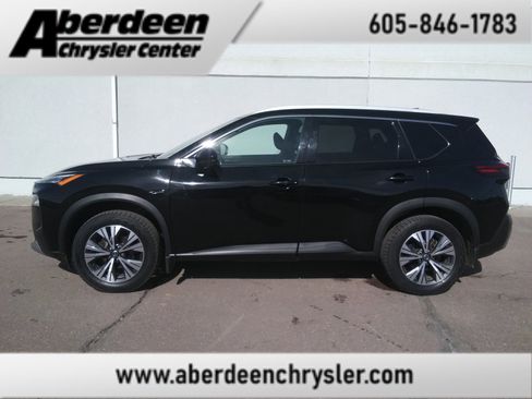 Used 2021 Nissan Rogue SV image 1