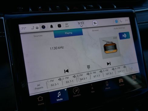 Used 2023 Jeep Grand Cherokee Limited w/ Black Appearance Package image 32