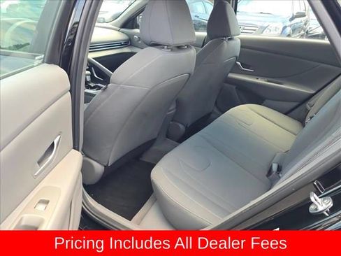 Used 2023 Hyundai Elantra SEL FWD image 7