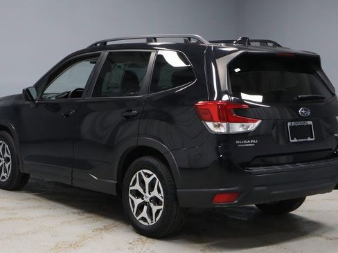 Used 2022 Subaru Forester Premium image 9