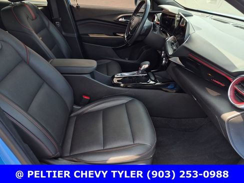Used 2024 Chevrolet Trax RS w/ Sunroof Package FWD image 11