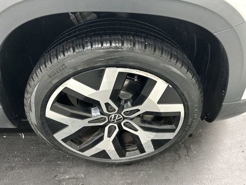 Certified 2022 Volkswagen Taos SEL AWD/4WD image 8