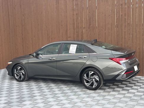 Used 2025 Hyundai Elantra Limited FWD image 16