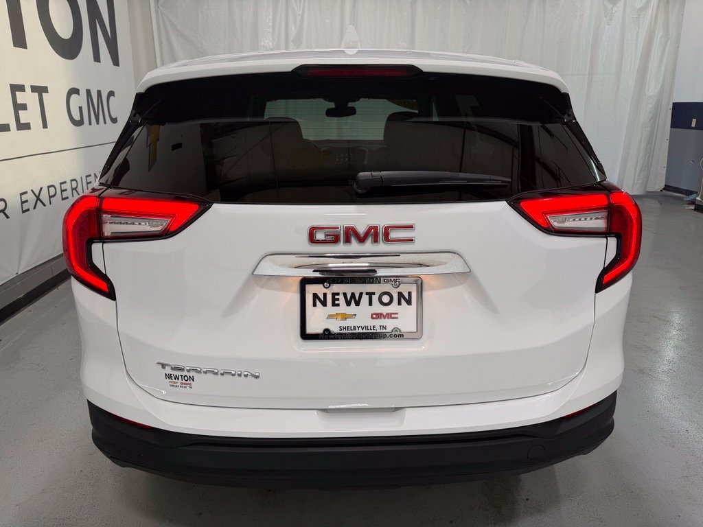 Used 2024 GMC Terrain SLE FWD image 32