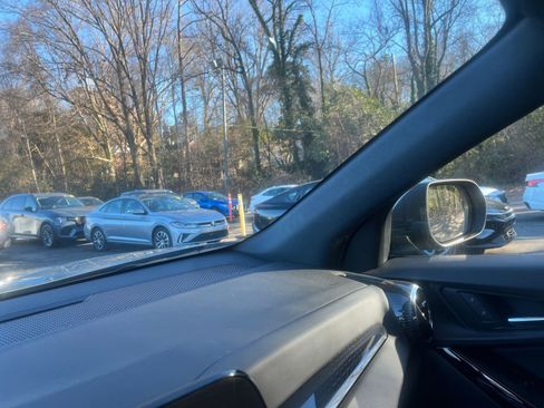 Used 2025 Chevrolet Equinox LT image 36